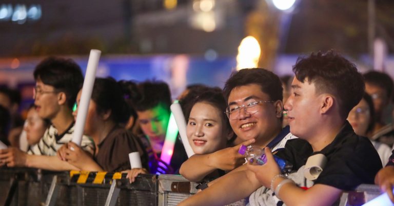 Hàng nghìn người dự Lễ khai mạc Festival Biển Khánh Hòa năm 2026