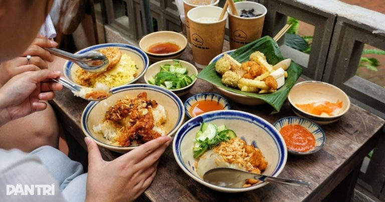 Khách Hàn mê “xôi nhà giàu” nổi tiếng ở TPHCM, gọi thêm suất vì quá ngon