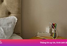 Vì sao tìm ổ điện đầu tiên khi vào khách sạn?