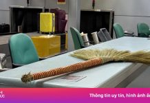 Vì sao khách Tây phải bỏ lại chổi đót ở sân bay Tân Sơn Nhất?
