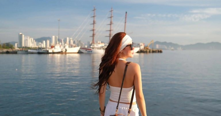 “View triệu đô” ở Nha Trang gây sốt, nhiều người dậy sớm xếp hàng chụp ảnh
