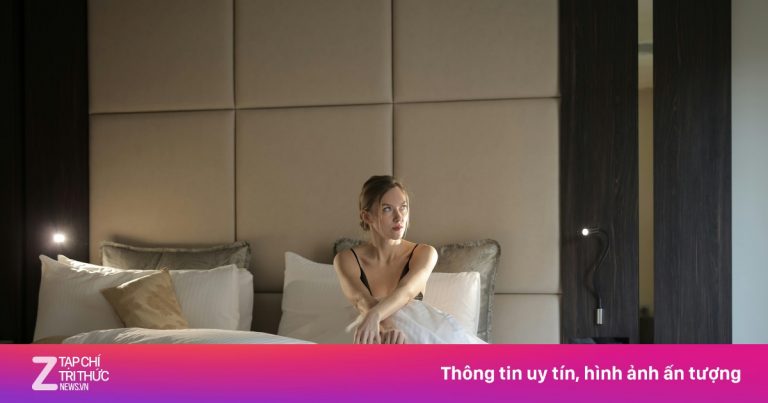 Vì sao chăn khách sạn nhét chặt dưới đệm?