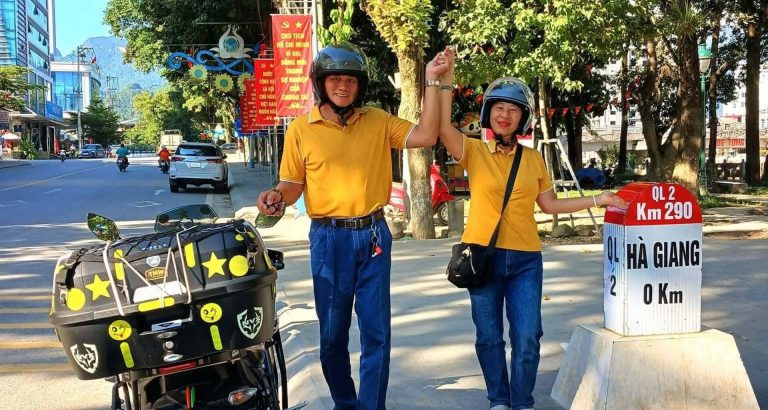 Vợ chồng U70 ở Đồng Tháp lái xe máy du lịch xuyên Việt 92 ngày, qua hơn 9.000km