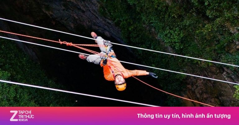 Đường đu dây đầu tiên ở Việt Nam qua hố sụt sâu 250 m